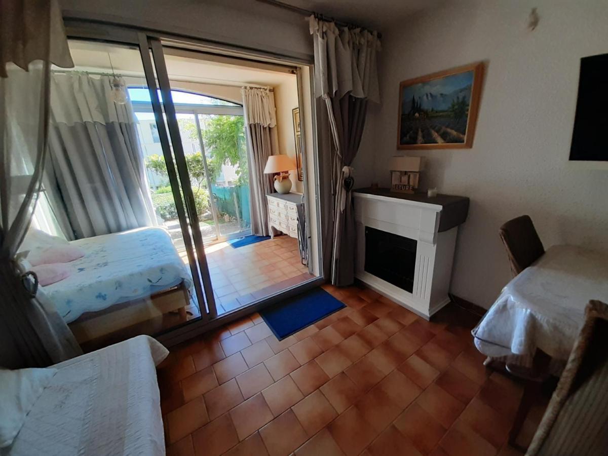 T2, Jardin, Veranda Chambre, Climatisation, Parking Privatif, Proche A Pied Centre, Plage, Gare, Pour 3 Adultes Ou 2 Adultes Avec 2 Enfants Bandol Kültér fotó