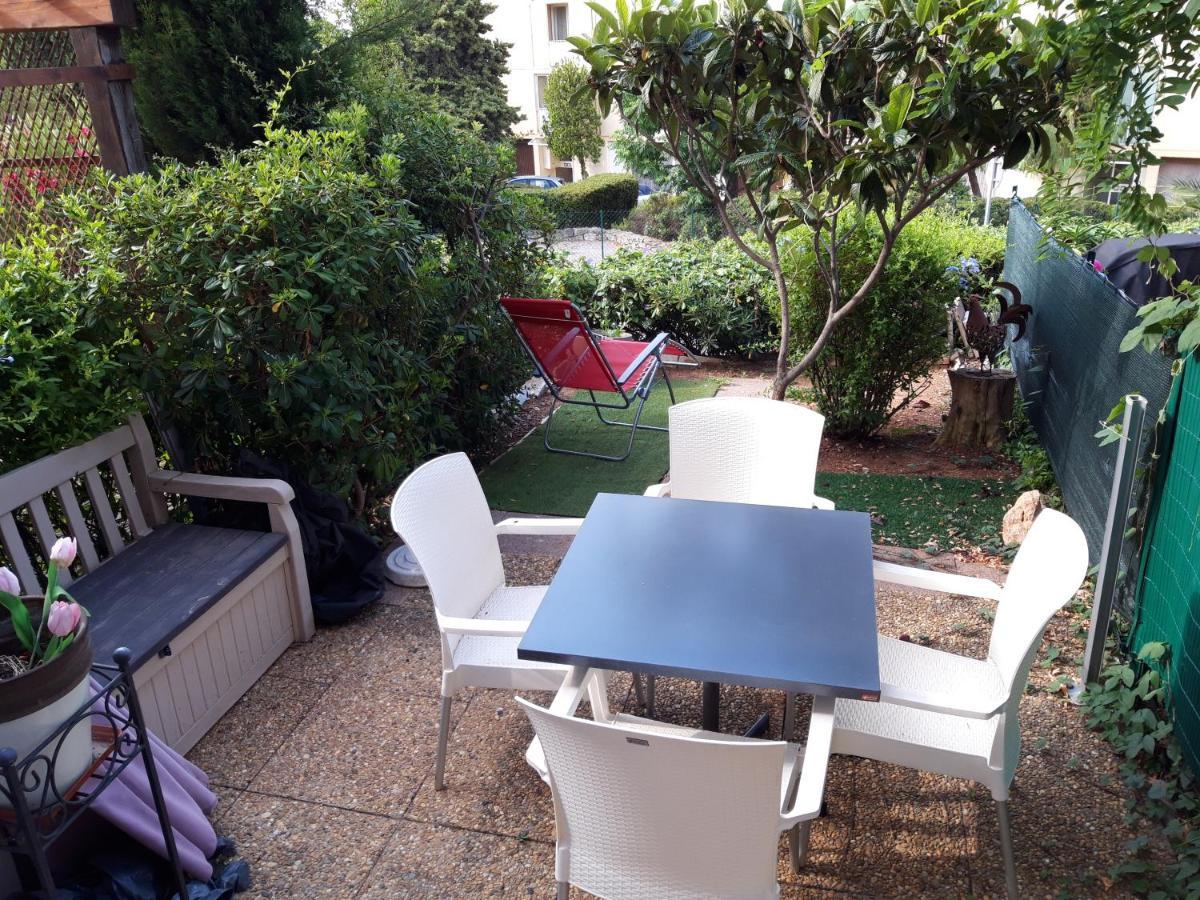 T2, Jardin, Veranda Chambre, Climatisation, Parking Privatif, Proche A Pied Centre, Plage, Gare, Pour 3 Adultes Ou 2 Adultes Avec 2 Enfants Bandol Kültér fotó