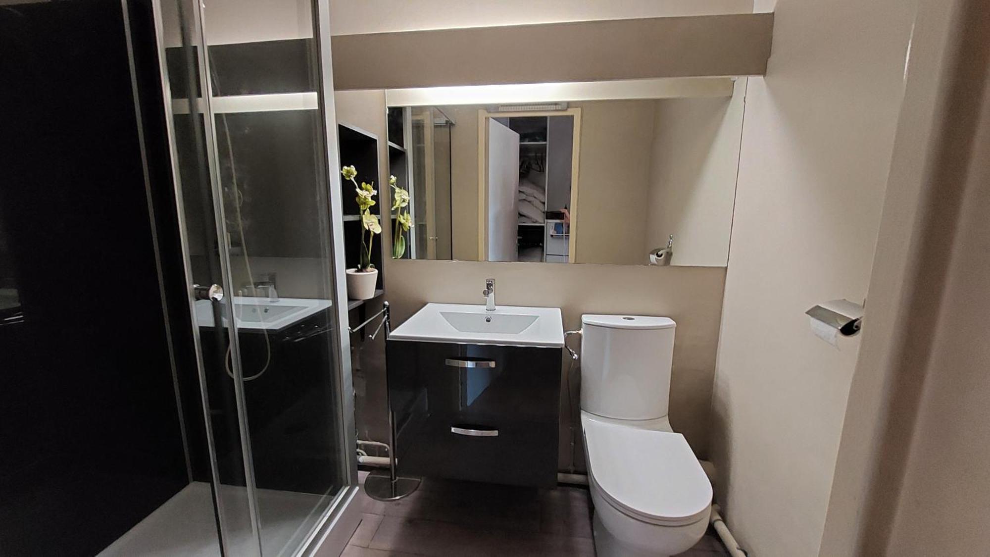 T2, Jardin, Veranda Chambre, Climatisation, Parking Privatif, Proche A Pied Centre, Plage, Gare, Pour 3 Adultes Ou 2 Adultes Avec 2 Enfants Bandol Kültér fotó